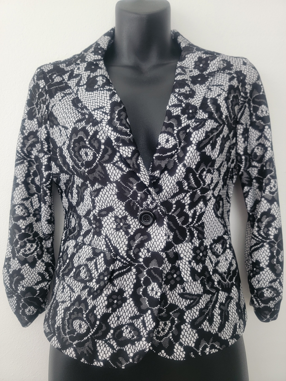Black & White Floral Lace Pattern Women's Blazer